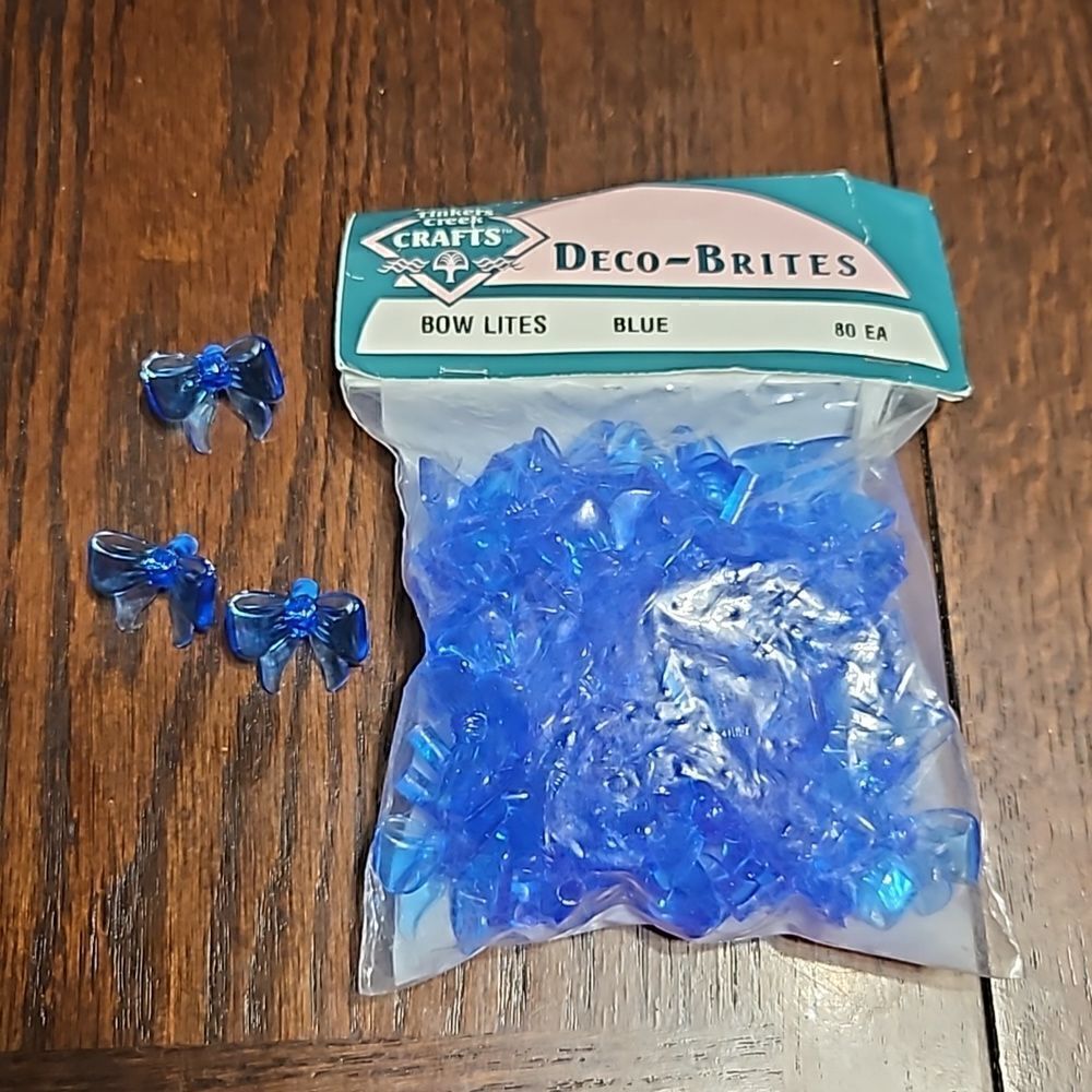 Vintage deadstock ceramic tree pegs, biw shaped, blue